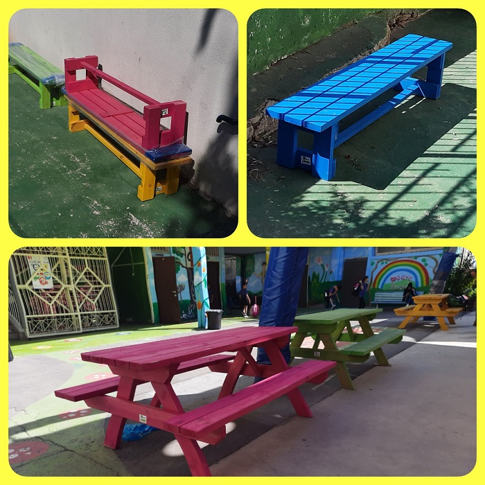 ספסלי עץ בגוונים שונים