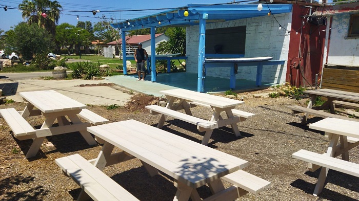 שולחנות קק"ל מעץ אורן צבועים בלבן