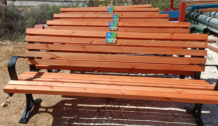 הספסלים מוכנים לצאת לדרך