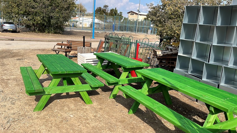 שולחנות קק"ל ירוקים