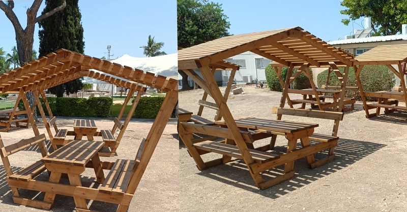 שולחנות מוצלים באולפנת אב"ש