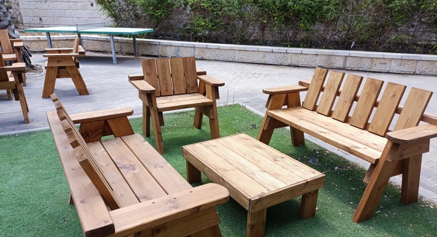 פינות ישיבה מעץ